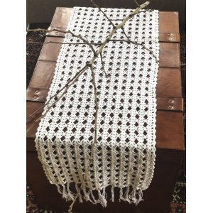 Patron au crochet - Chemin de table au crochet avec frange