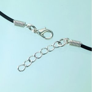 Collier caoutchouc  2 mm / 45 cm - plaqu argent noir